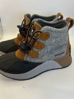 Sorel Out N About III Kids Boots Gray Black Brown Size 2 Shoes Waterproof